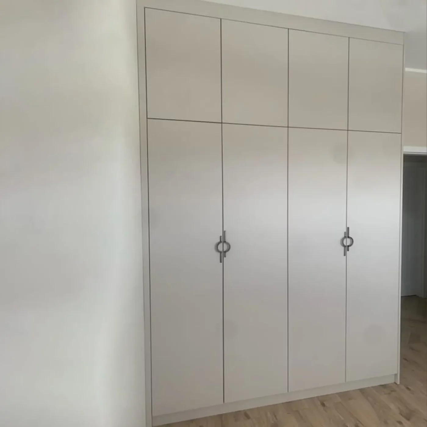 Kaszmirowa Elegancja z Ozdobnym Uchwytem